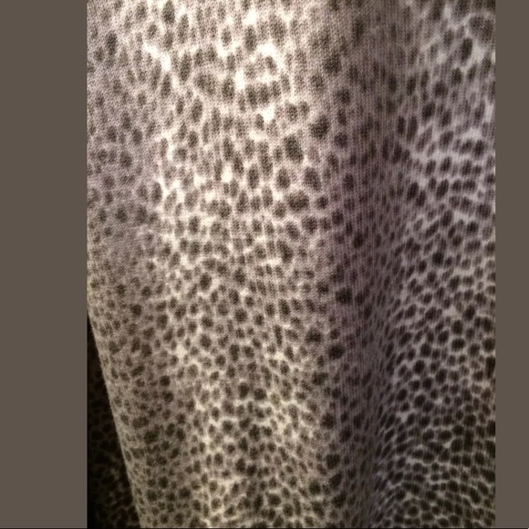 CHICO’S Animal Print VNeck Sweater Gray White Knit VNeck Rabbit Hair Spotted - Picture 5 of 9
